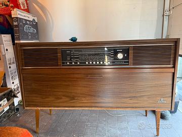 Mobile vintage con radio