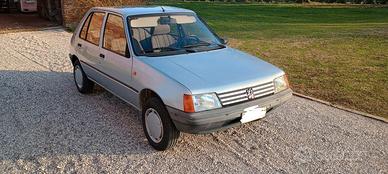 Peugeot 205