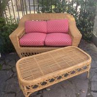 divano vimini con tavolino