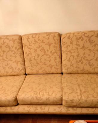 Divano anni 70 rivestito a nuovo