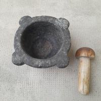 MORTAIO IN PIETRA E PESTELLO