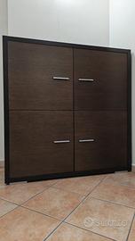 Mobile credenza moderna con ripiani interni