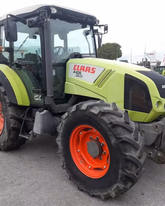 Trattore Claas AXOS 330