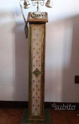 Telefono a colonna antico anni 60