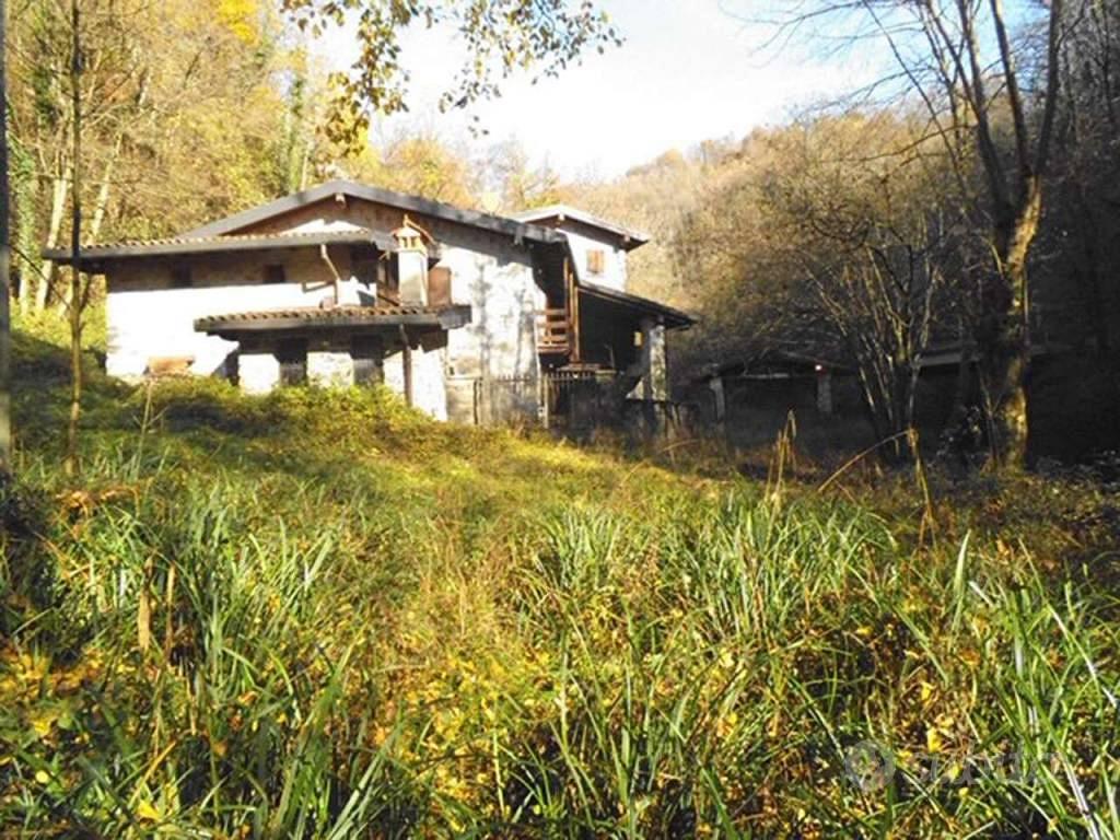 Rustico / Casale di 400 m² con 5 locali e box auto - Vista 2