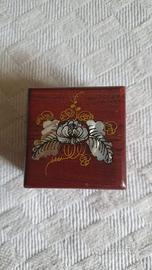 Scatoletta in legno intarsiata in madreperla