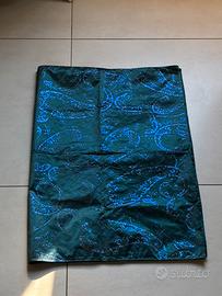 Stola di Etro in colorazione blu navy con fantasia