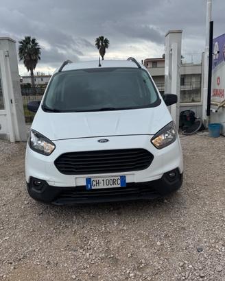 Ford Transit Courier TITANIUM