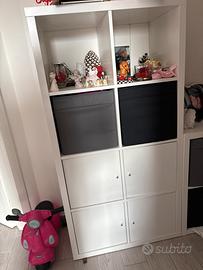 Mobile bianco + due cubi contenitori grigio e nero