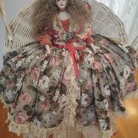 Bambola in porcellana da arredo e collezione