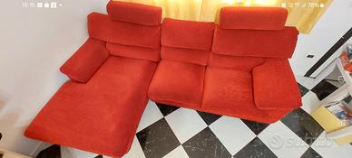  Divano rosso fragola 