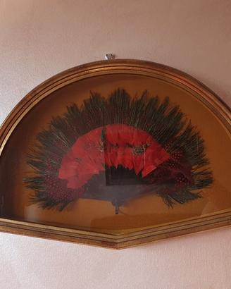 Bacheca con Autentico Ventaglio Africano in piume