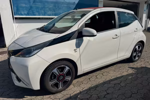 Toyota Aygo 1.0 VVT-i 69 CV 5 porte x-cite*NEOPATE