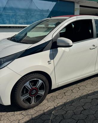 Toyota Aygo 1.0 VVT-i 69 CV 5 porte x-cite*NEOPATE
