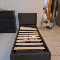 Letto singolo marca Zinus con materasso. NUOVO!