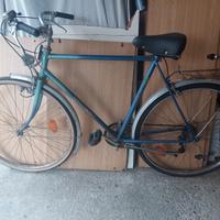 bicicletta ,bici,  uomo , passeggio
