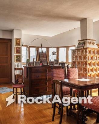 Villa di 351 m² con più di 5 locali e box auto a M