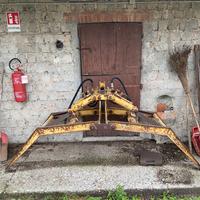 Attrezzatura agricola varia