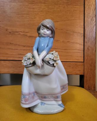 Lladro statuina fioraia
