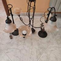 lampadario con lampade vicino