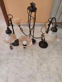 lampadario con lampade vicino