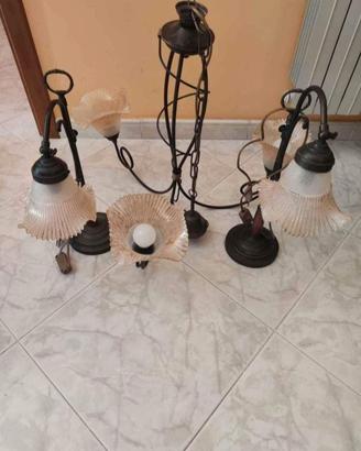 lampadario con lampade vicino