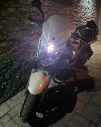 Yamaha XJ6 usata poco