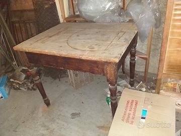 Tavolo vecchio