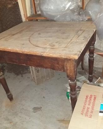 Tavolo vecchio