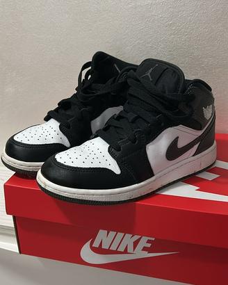 Air Jordan 1 Mid (GS – Grade School)