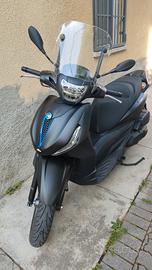 BEVERLY 400S BLACK