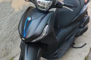 BEVERLY 400S BLACK