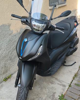 BEVERLY 400S BLACK