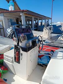 Gommone con motore