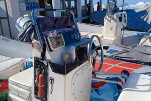Gommone con motore