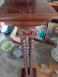 colonna in legno intrecciato