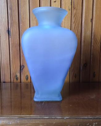 Vaso vintage in vetro satinato azzurro polvere