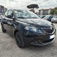 Lancia Y 1.0 Hybrid 