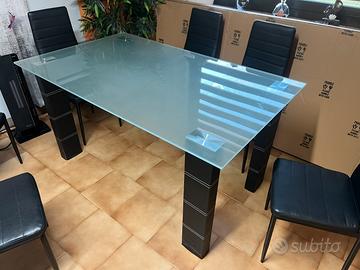Tavolo in vetro