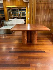 Tavolo in marmo rosa di Asiago