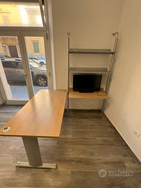 Postazione ufficio completa - scrivania e libreria