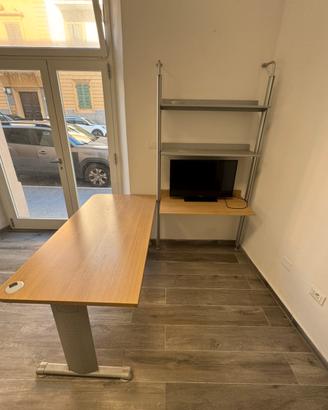Postazione ufficio completa - scrivania e libreria