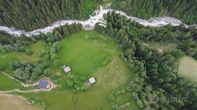 Baita con progetto approvato e ampio terreno in ve