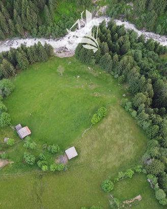 Baita con progetto approvato e ampio terreno in ve