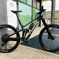 TREK SLASH 2023