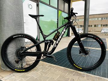 TREK SLASH 2023