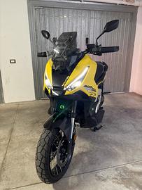 Honda xadv750 likited edition giallo