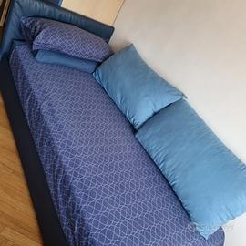 Letto a una piazza con contenitore in ecopelle blu