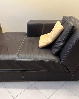 Divanetto in pelle marrone
