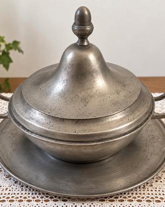 Zuppiera vintage in peltro con coperchio e piatto
